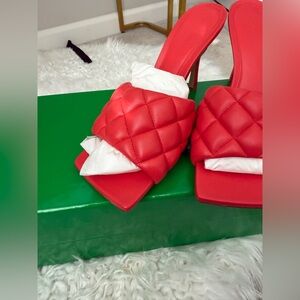 Brand New Bottega Veneta Padded Sandals Napa Matelasse Size 40 Red frame